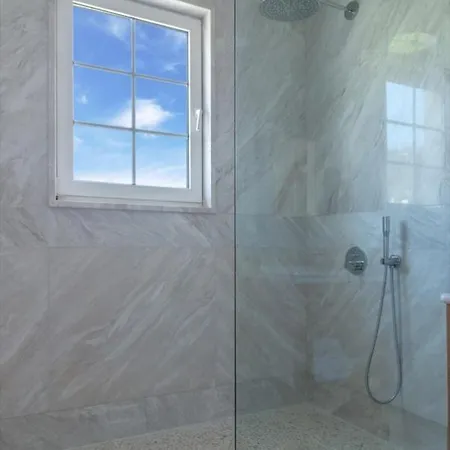 The Manor * Palaiontsiflikion