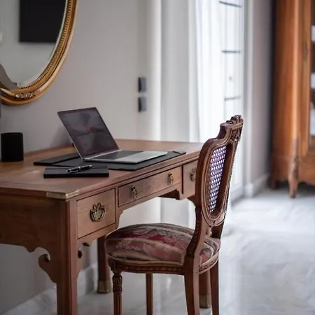 The Manor * PalaiónTsiflíkion