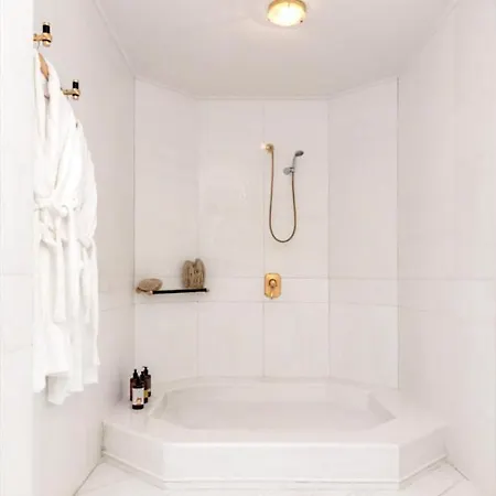 The Manor Palaiontsiflikion