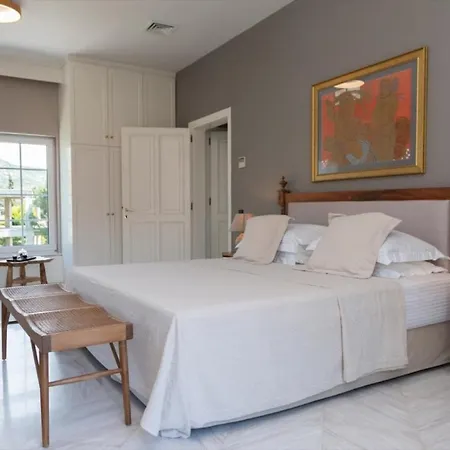 The Manor * PalaiónTsiflíkion