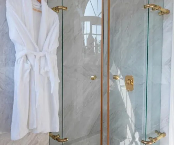 The Manor * PalaiónTsiflíkion