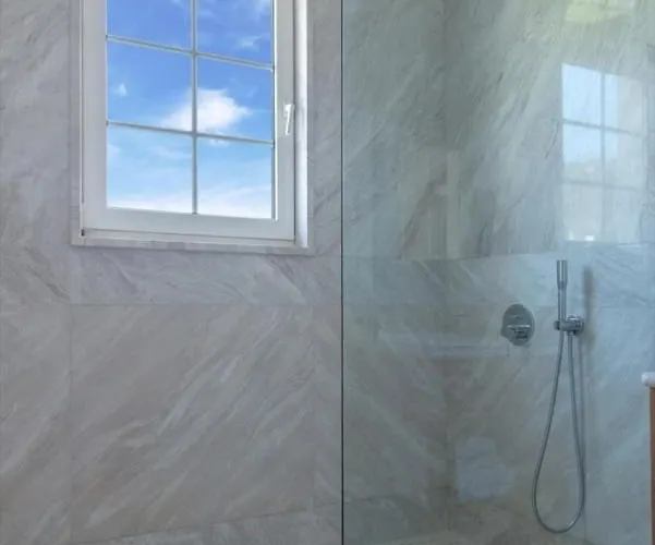 The Manor * PalaiónTsiflíkion