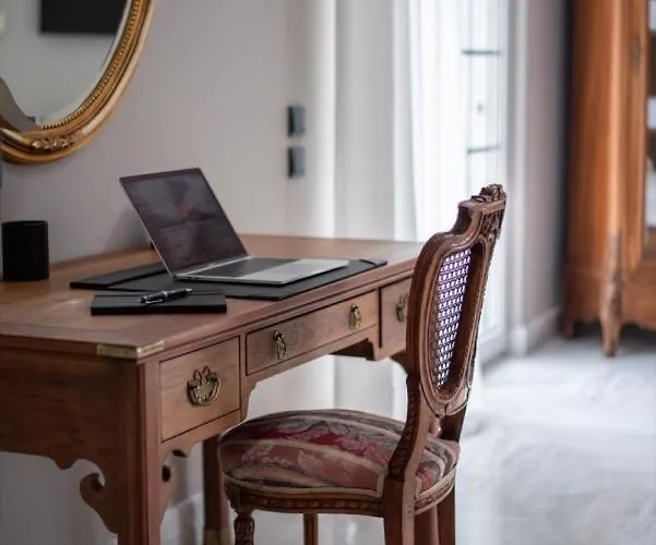 The Manor * PalaiónTsiflíkion