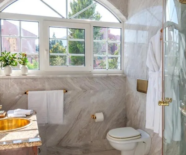 The Manor * PalaiónTsiflíkion